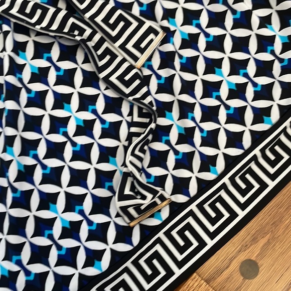 Beautiful WHBM geometric dress XXS belted elastic wrinkle free - Picture 5 of 11